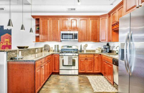 Lofts on E 4th, WALK TO CAVS, Sleeps 6 - Foto 27