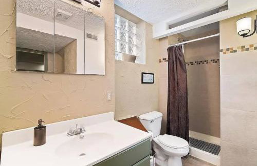 Fun 3 BR Home in Ohio City Game Room Sleeps 11 - Foto 11