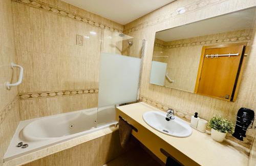 Su Eminencia - Sea View Apartment with Modern Comforts - Foto 61