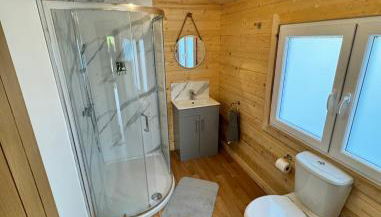 Glenariff Forest Pine Cabin - Foto 3, Shower
