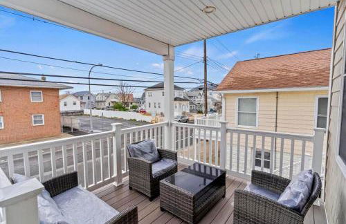 Steps From Beach & Boardwalk, Ocean Views with 5 Decks, 3 Cars - Foto 49