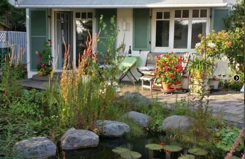 Schöner Bungalow mit Gartenterrasse und Teich - Foto 1