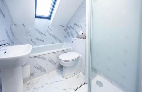 Modern Birkby Lodge Townhouse 2-3 bedroom options - Foto 8