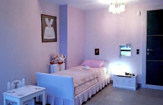 Minimal Blue Villa - Photo 9