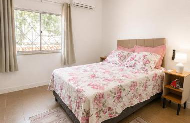 AmazHost - Casa Rosa com Split, Wi-Fi 700 Mb e Água Quente - Foto 2