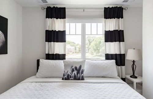 Brand New Luxury Home near Downtown - Foto 33