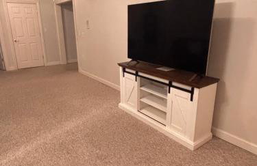 Downstairs oasis - Photo 5