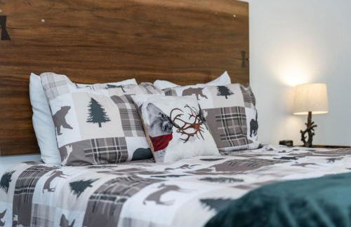 Twin Pines Retreat - Lake, Firepit and Games - Foto 24