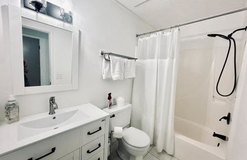 Sea Salt Vacation Home, Private Pool - Walk to Beach - Foto 26