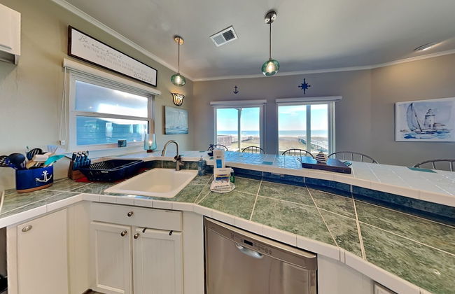 Lighthouse By the Sea - Photo 13