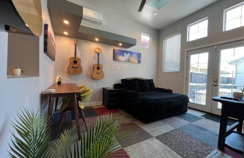 UPTOWN CASTLE - CITY VIEWS - THEATER & CONVENTION DISTRICT! - Foto 29