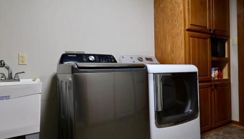 Hidden Hillside Retreat - A Secluded Modern Cabin - Foto 3