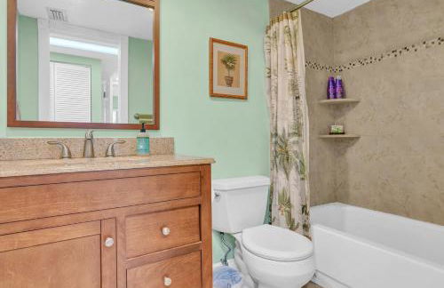 Dreamy Condo 2 minute walk to Beach w King Size Bd - Foto 10