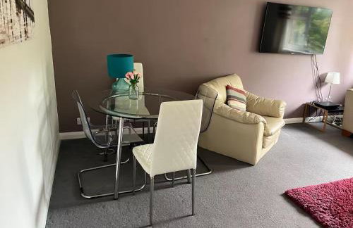 A Home from Home -2 Bed Flat & Free Driveway Parking - Foto 6