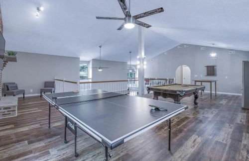 Large Hillside Retreat with Pool and Hot Tub - Foto 42