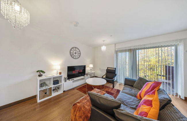 Lovely Flat With Free Parking & Wheelchair Access - Photo 1