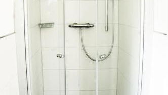 Schönes Haus mit großem Garten - Foto 5, Shower