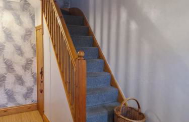 Hereford City - Goldcrest House - 4 Bedroom House With Parking, Located Very Close To City Centre & River Wye - Sleeps Up To 6 Guests - Hosted by RENTMYHOUSE - Photo 24