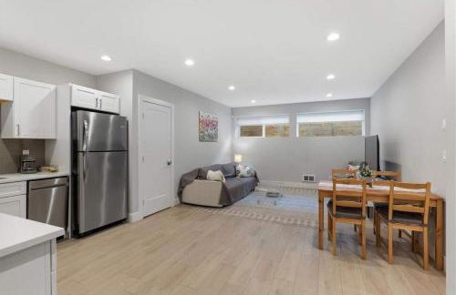 Gorgeous 1 BR Suite in a New House Free Parking - Foto 7