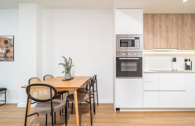 Limehome Barcelona Plaça Pirineus - Photo 24