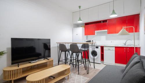 Steps to Gran Via Stylish 1BR in Chueca Alquiler Temporal - Foto 1