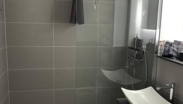 Renovated, cozy 1-room apartment with balcony - Foto 5