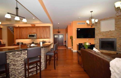 9 Bedroom Saratoga Retreat, In-Ground Heated Pool, HotTub, Firepit, Gourmet Kitchen, Private Office - Foto 38