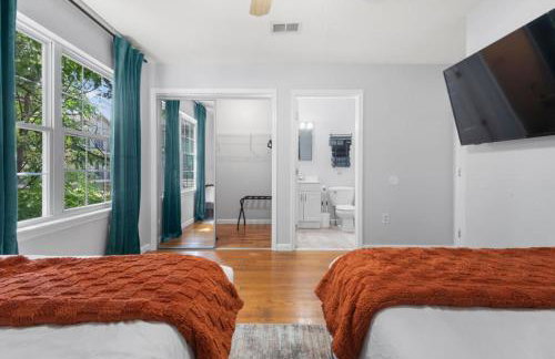 Modern 3BR Near NYC with Pool Table Sleeps 11 - Foto 12