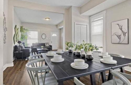 Chic 6BR Retreat:10 beds 3.5 Baths for Groups*ste - Foto 16