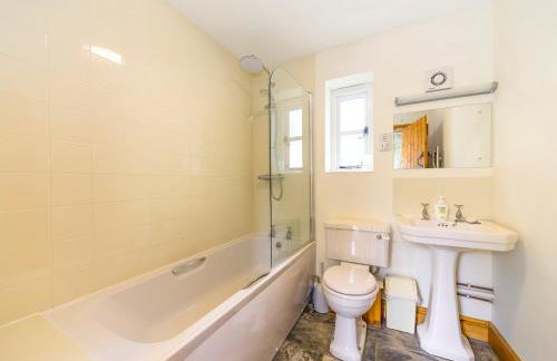 Stone House - Photo 17