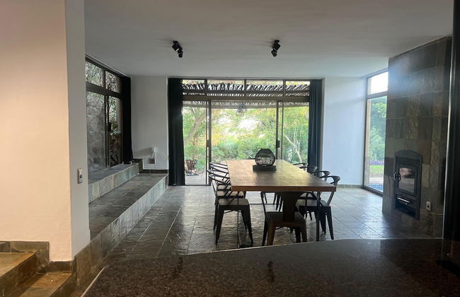 Bryanston Luxurious 4-Bed Villa - Photo 5