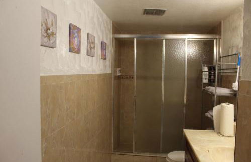 2 Bed 2 Bath Condo with Amenities - Foto 29