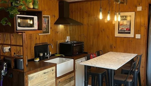 Charming Chalet - Sleep 3/4 & Free Parking - Foto 2, Profilbild