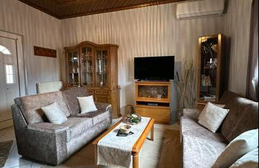 House by the Mountain - Photo 5