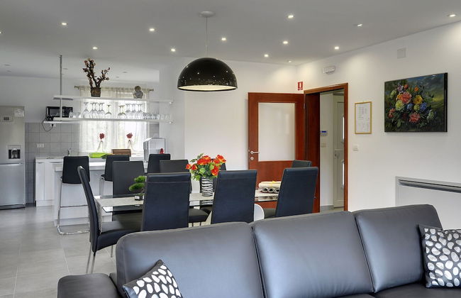 Modern Holiday Home With Pool in Bratulici - Foto 13