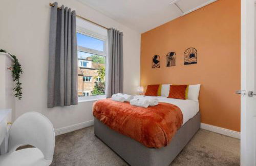 Metrolink Steps Away • Fast City & Airport Links - Foto 46