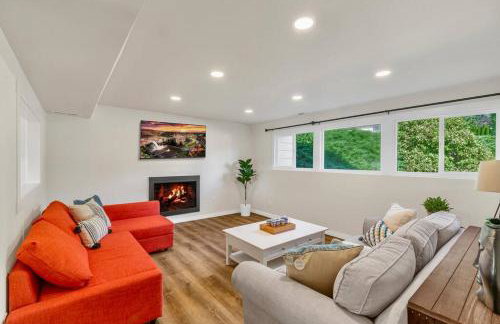 Tastefully Remodeled 4 Bedroom Home with Rainier View - Foto 29
