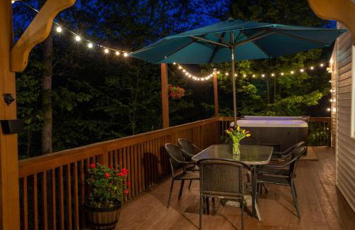 Serenity Falls - Stylish 4Bdr Mountain Retreat, Hot Tub, Pool - Foto 19