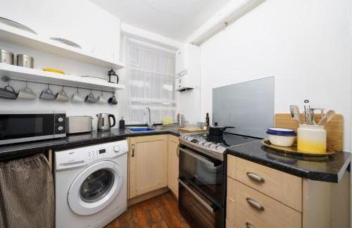 50 meters to the metro - Foto 12