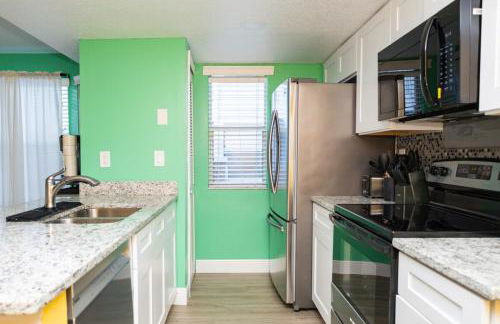 3BR Disney Home with Pool , Arcade and Hot Tub - Photo 25