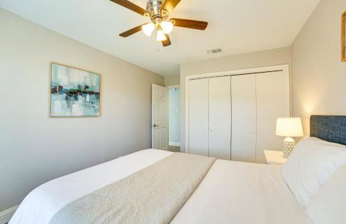 Lakeside Retreat Large Spacious Home with Game Room - Photo 15