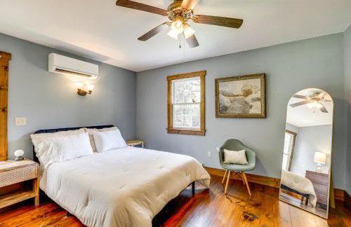 Walk to River Couples Retreat in Kintnersville! - Foto 11