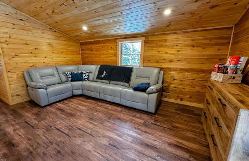 31R Brand new log home on quiet side street in Bethlehem, close to Main Street! 20 min to skiing - Foto 9