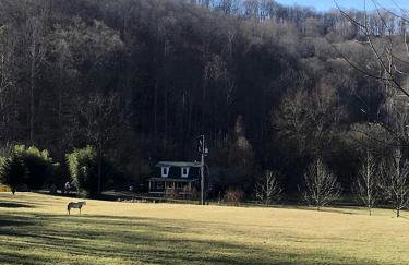 Gorgeous Vacation Cabin for Groups with Stylish Interior near Huntington, West Virginia - Foto 13