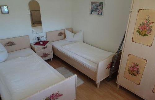 Holiday Home Kleines Ferienhaus mit Garten und Grill in Garitz by Interhome - Photo 4