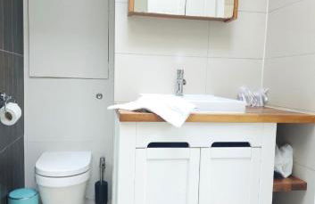 Lovely 2 bed cottage in Highgate, London - Photo 4