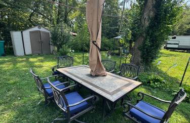 Downtown Whitestown with King Suite and Pool - Foto 30