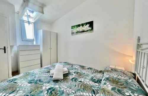 Mirto Beachside Apartment - 2BR - Wi-Fi - AC - 100m from the Beach - BBQ - Parking - Foto 3