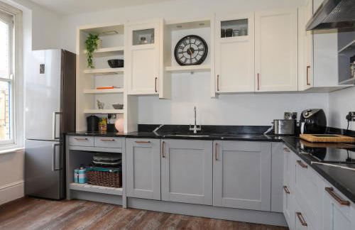 Harbourside Apartment - Photo 14