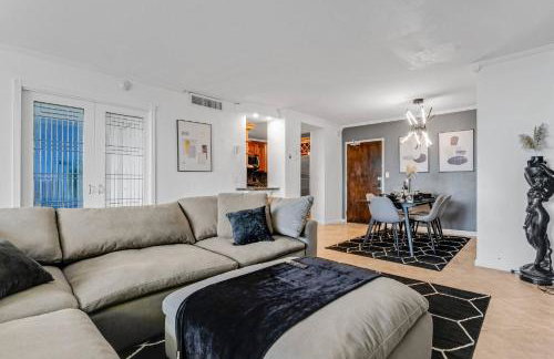 Spacious Beach Retreat | Oceanfront Pool & Tiki - Foto 20